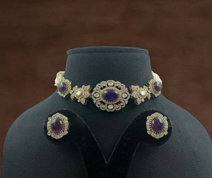 Ensemble de boucles d'oreilles en or antique plaqué Polki Kundan, magnifiques bijoux en laiton à la mode pour les mariages, les fêtes et les occasions d'anniversaire - Product Image 2