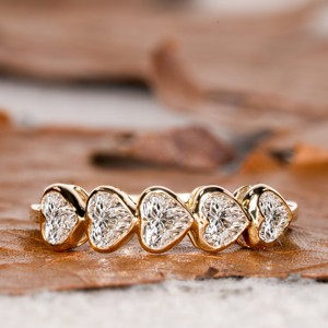 Bague de fiançailles pour femme plaquée or blanc, sertie d'un diamant de 1,25 carat taillé en cœur vintage, élégante et tendance pour les anniversaires - Product Image 1