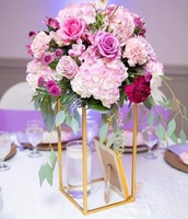 Pièce maîtresse de mariage en fer à arrangement floral exquis de vente chaude pour un décor de banquet de réception élégant et luxueux