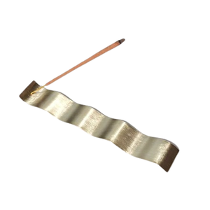 Brûleur de porte-bâton d'encens en laiton doré au design unique fait à la main pour la décoration à usage religieux - Product Image 6
