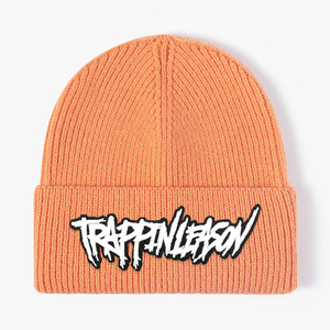 Bonnet d'hiver unisexe de luxe et chaud avec logo personnalisé Bonnet en tricot de laine côtelé en coton de haute qualité pour hommes et femmes Vente en gros - Product Image 4