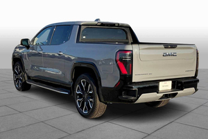 Camioneta GMC Sierra EV Denali Max 4x4 de 4 Puertas y Cabina Doble, Usada, Modelo 2025 - Product Image 3