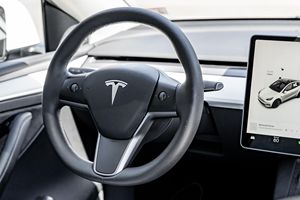 2023รถซีดานไฟฟ้า7-Seater ระยะไกลรุ่น Tesla Y พร้อมมอเตอร์คู่ที่ไม่มีการปรับแต่งหนังแสง R19ซ้ายอัตโนมัติ - Product Image 5