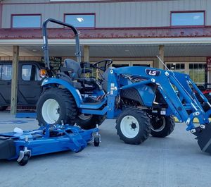 Chargeuse-pelleteuse compacte autopropulsée Premium LS 4x4, tracteur avec chargeur frontal et excavateur arrière, alimentée à l'essence, usage industriel - Product Image 4
