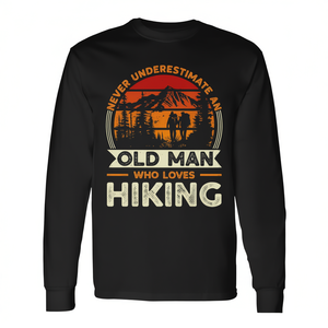 T-shirt vintage à manches longues pour les amateurs de randonnée : sous-estimez jamais un vieil homme qui aime la nature - Product Image 2