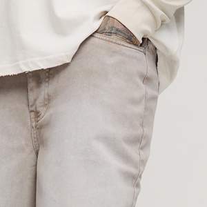 กางเกงยีนส์ขาสั้นผู้ชายปักโลโก้ตามสั่ง มีกระเป๋าและกระดุม ราคาขายส่ง บริการ OEM ปรับขนาดได้ ผ้าระบายอากาศ สวมใส่สบาย - Product Image 3