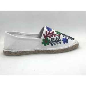 Alpargata de tela de lona superior con diseño floral, bordado a mano, color blanco, elegante, único - Product Image 1