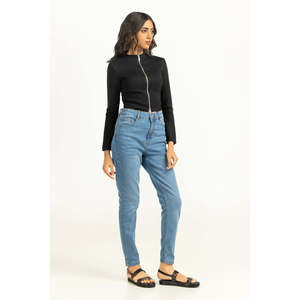 Pull en tricot de haute qualité pour femmes, hiver et automne, avec logo sur le devant, longueur courte, manches courtes, décoration à motifs, taille unique - Product Image 1