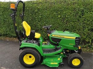 Cortacésped de segunda mano John Deere X940 con motor diésel de 2 tiempos y 173 cc, de un solo cilindro, sin cable, con caja recolectora de césped de 250 L, modelo 858. - Product Image 2