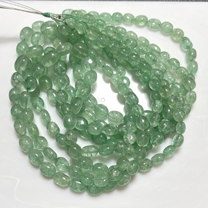 Cuentas de pepitas lisas de cuarzo de fresa verde Color Esmeralda ruso para joyería Cuentas de piedra Premium - Product Image 1