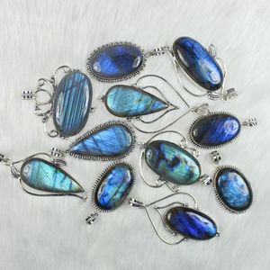 Pendentif en pierre précieuse Labradorite bleue naturelle Collier de créateur Bijoux Pendentif plaqué argent Collier en Labradorite bleue pour filles - Product Image 2