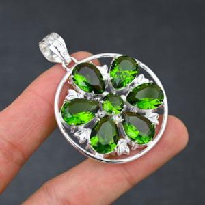 Pendentif en péridot vert de laboratoire fait à la main en plaqué argent 925 Bijoux de créateur Cadeau élégant pour femmes et filles - Product Image 2