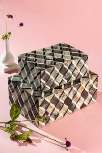 Boîte de rangement rectangulaire Horn & Born en finition multicolore, boîte personnalisée pour la décoration de la table / usage personnel - Product Image 2