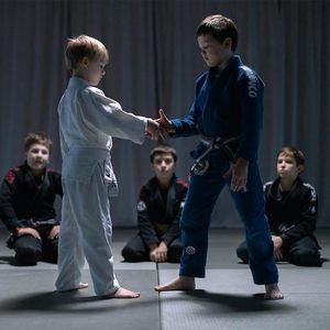 Karate Gi para niños estudiantes uniforme de entrenamiento de artes marciales con cinturón para Judo y Karate Taekwondo Jiu Jitsu - Product Image 1