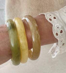 Brazaletes de resina epoxi hechos a mano de alta calidad con flores secas para mujer joyería de moda al por mayor - Product Image 3