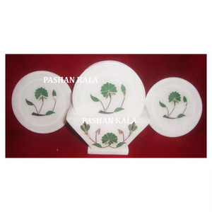 Mármol blanco de forma redonda única con acabado fino y producto duradero con diseño de incrustaciones de flores Juego de posavasos para decoración del hogar - Product Image 1