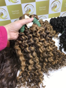 Extensiones de cabello de trama de cabello Water Culr Precio al por mayor Gran fábrica que destaca todos los colores Texturas Estilo de onda profunda suelta - Product Image 5