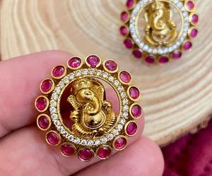 Pendientes de Templo tradicionales chapados en oro de la mejor calidad con aspecto simple y elegante para mujer para ropa de boda para niñas - Product Image 5