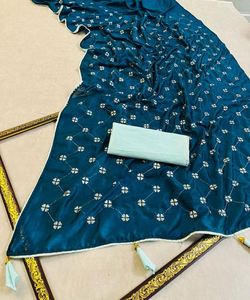 Colección de Sari de seda de Bollywood con bordado intrincado, perfecta para ocasiones especiales y fiestas nocturnas - Product Image 5