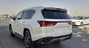 Lexus LX 600 2025 Blanco Brillante, Usado, Asientos de Cuero, Sistema de Navegación, Arranque Remoto, Volante a la Izquierda, Rines de Aleación R19, Techo Solar - Product Image 4