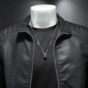 Chaqueta de sujeción con cremallera ajustada de alta calidad de tendencia, atractiva chaqueta de cuero de grano completo Negro Marfil a rayas para hombres - Product Image 4