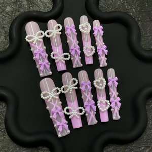 Juego de 24 Uñas Postizas Largas Color Rosa Aura Chic, Pre-Diseñadas con Perlas y Lazos para Mujer - Product Image 3