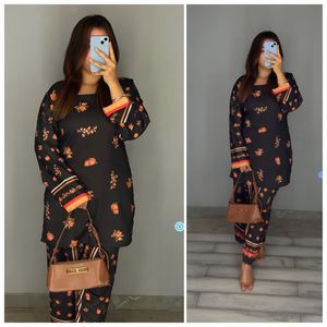 Conjunto de cordones formales para mujer al por mayor, perfecto para cenas informales de oficina o días de viaje, disponible a un precio asequible - Product Image 3