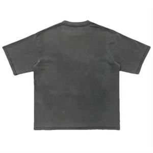 Camiseta recortada de gran tamaño personalizada para hombre, cuello redondo de algodón pesado con parche bordado desgastado, apliques, diseño de hombro caído - Product Image 4