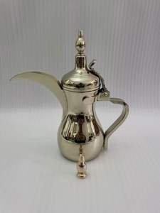 Gran Dallah Árabe de Acero Inoxidable para Reuniones Familiares que Ofrece una Amplia Capacidad para Servir Múltiples Tazas de Café - Product Image 3