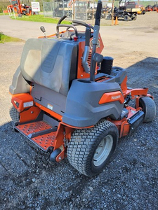 เครื่องตัดหญ้า Husqvarna V548 Stand-On Zero Turn ปี 2020 มือสองและใหม่ กำลัง 24.5 แรงม้า ขนาด 48 นิ้ว พร้อมแท่นตัดแบบ Fabricated Deck สำหรับใช้งานเชิงพาณิชย์ มีขายแล้ว - Product Image 2