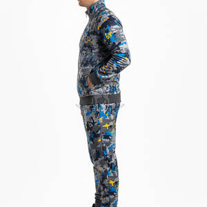 Conjunto deportivo ligero de camuflaje para hombre Urban Trend, ropa deportiva de corte relajado para fitness, correr y uso diario. - Product Image 3