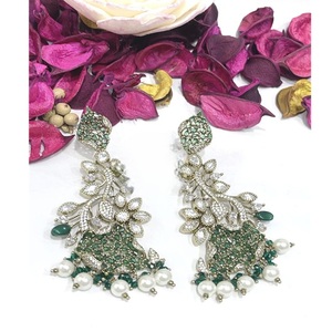 ต่างหูยาวประดับเพชร CZ คุณภาพสูง ดีไซน์หรูหรา สีเงิน สำหรับผู้หญิงและเด็กผู้หญิง เหมาะสำหรับงานกลางคืน งานปาร์ตี้ และแฟชั่น - Product Image 1