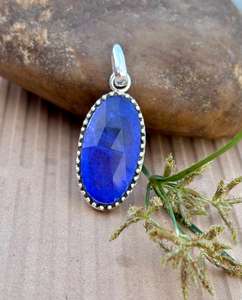 Colgante de Plata de Ley 925 con piedras preciosas de cristal de tanzanita, colgante de forma ovalada de diseño único para regalo, joyería de tanzanita facetada - Product Image 2