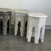 Table d'appoint hexagonale florale contemporaine en nacre incrustée, faite à la main, éco-responsable, avec cadre en bois durable, LAC
