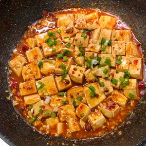Sauce de cuisson épicée du Sichuan en gros d'usine pour sauce épicée à l'huile végétale de tofu pour la cuisson quotidienne assaisonnement végétarien