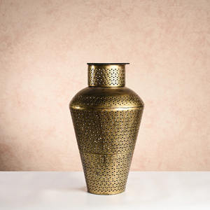 Elegante jarrón de metal de acero inoxidable para decoración moderna Jarrón escultórico contemporáneo para arreglos elegantes - Product Image 6