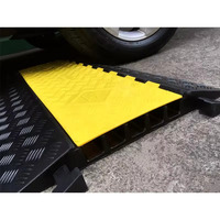 Venta al por mayor de 5 CANALES, chaqueta amarilla resistente, Protector de cable de goma, topes de velocidad para uso en exteriores