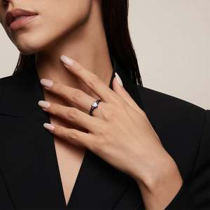 Anillo Jeulia Gótico con Corazón de Flor Negra en Plata de Ley - Product Image 6