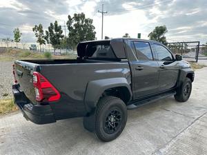 Toyota Hilux Double Cab Revo GRS 2.8L Diesel 4x4 Neuf 6AT Automatique GMD avec pneus R18 Intérieur foncé - Product Image 3