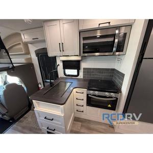 Nuevo Autocaravana Entegra Coach Odyssey 30Z 2026 de 32 pies y 325 HP con 2 Slides, Clase C, Accesorios Interiores para RV - Product Image 5