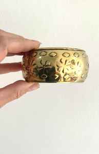 กำไลข้อมือทองเหลืองดิบ MS Handicraft รุ่น Ms-wc-001 ขนาด 69 มม. แบบฝังลายช่อง ดีไซน์ทันสมัย ทำมือ - Product Image 5