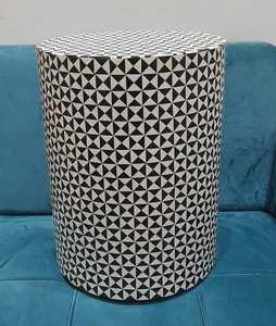 Table basse et tabouret contemporains de luxe en incrustation de nacre par Brassworld India Modern Home Furnishing - Product Image 5