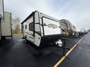 Autocaravana K-Z Rv E-s-c-a-p-e 18R-B-T Usada con Descuento, Año 2016 - Product Image 2