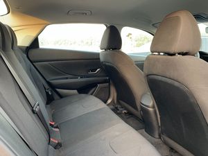 Usato 2023 HY UNDAI ELANTRA STANDARD 100 HP berlina 5 posti 4 cilindri benzina 10 marce cambio automatico AWD - Product Image 3