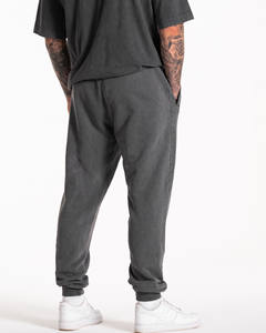 T-shirt et pantalon de survêtement noirs brodés à l'acide avec logo personnalisé survêtement en molleton de coton vêtements de sport et de gym pour hommes pantalons et pantalons pour hommes - Product Image 4