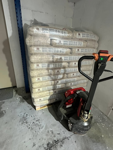Pellets de madera de primera calidad de 6mm-8mm, clase EN Plus A1 A2, pellets de madera europeos en bolsas de 15kg, precios económicos. - Product Image 6