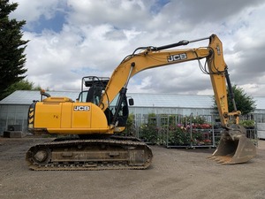 Miniexcavadora hidráulica JCB 308 de 8 toneladas con cucharón de 0.38 m, EPA Tier 4 Final, para construcción urbana, componente principal de la caja de cambios. - Product Image 1