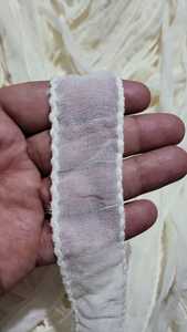 Cinta cosida lateral de gasa blanca hecha a medida, ideal para diseñadores de joyas y tiendas de hilo para reventa en color blanco - Product Image 2