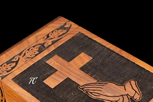 Urne en palissandre faite à la main en bois Jésus Croix Boîte à souvenirs de crémation en bois Souvenir commémoratif Urne funéraire décorative pour les cendres - Product Image 6
