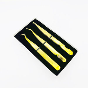 Pinzas chapadas en oro con logotipo personalizado, textura de Punta lisa con parte inferior de Peine curvo tipo gancho, acero inoxidable sostenible - Product Image 1